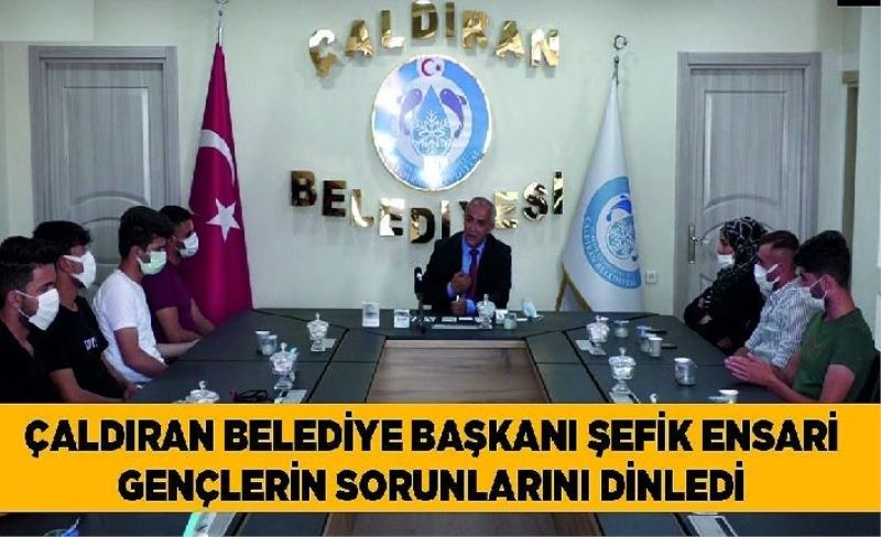 Çaldıran Belediye Başkanı Şefik Ensari gençlerin sorunlarını dinledi