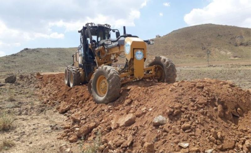 Çaldıran Belediyesi stabilize yol çalışmalarını aralıksız sürdürüyor