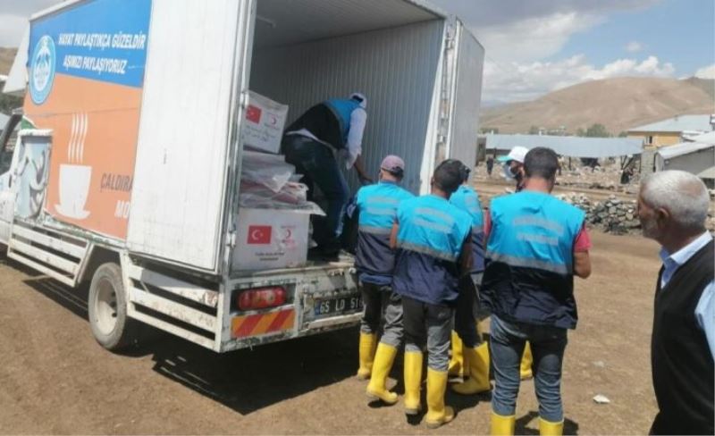 Çaldıran’da selzedelerin yaraları sarılıyor