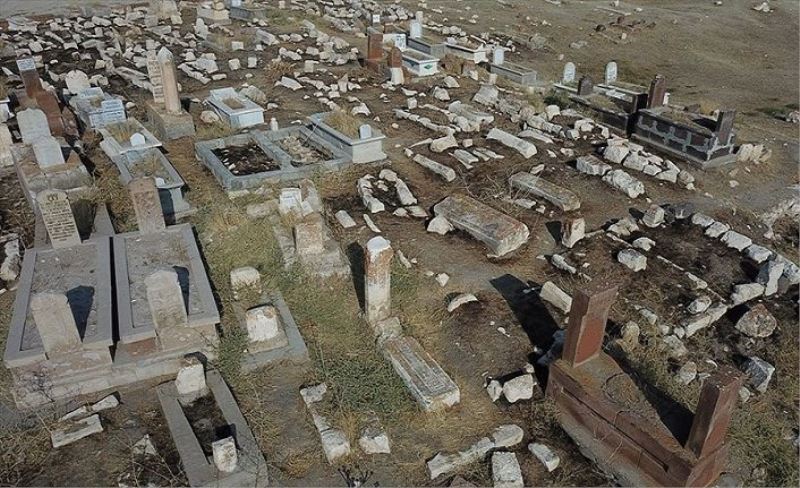 Erciş Karakoyunlu ve Selçuklu Mezarlığı 24 saat korunuyor