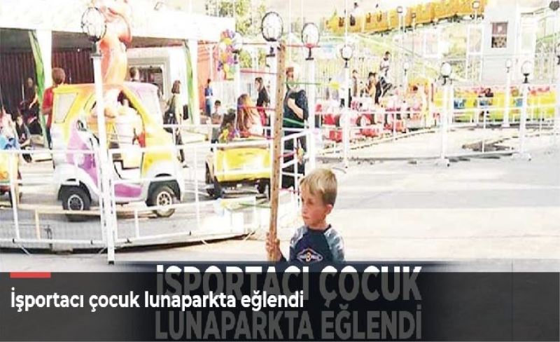 İşportacı çocuk lunaparkta eğlendi