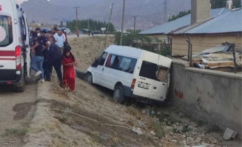 Van’da düğün konvoyunda kaza: 5 yaralı