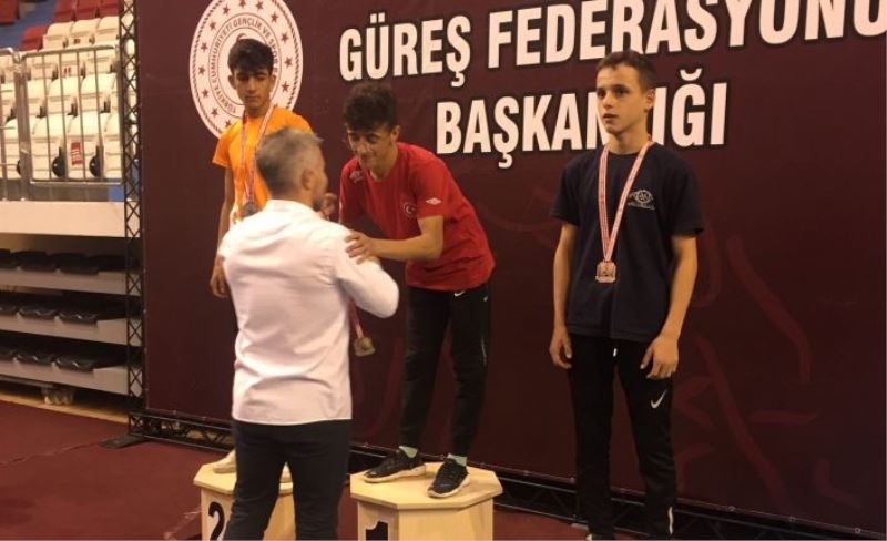 Vanlı Güreşçi Şervan Türkiye şampiyonu…