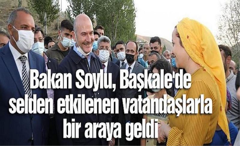 Bakan Soylu, Başkale'de selden etkilenen vatandaşlarla bir araya geldi