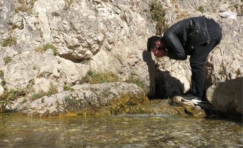 Horhor Çeşmesi soğuk suyu ile vatandaşların akınına uğruyor