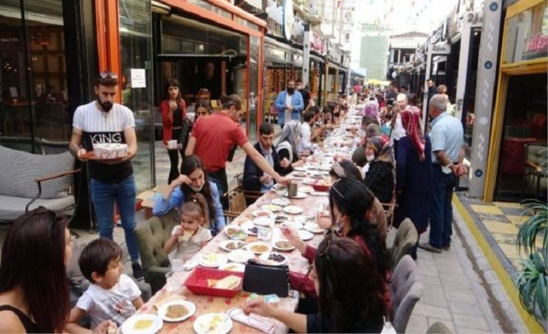 Özel gereksinimli çocuklar kahvaltıda buluştu