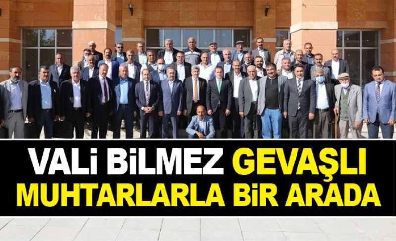 Vali Bilmez, Gevaşlı muhtarlarla bir arada…