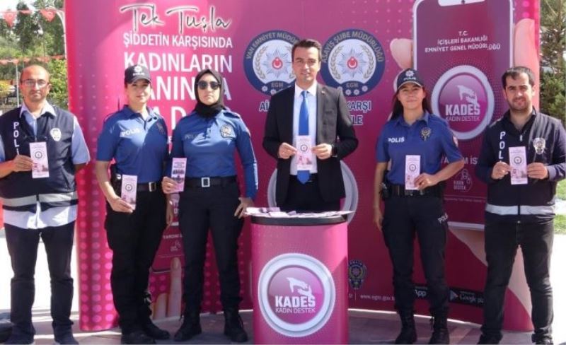 Van polisi, kadınlara KADES uygulamasını tanıttı