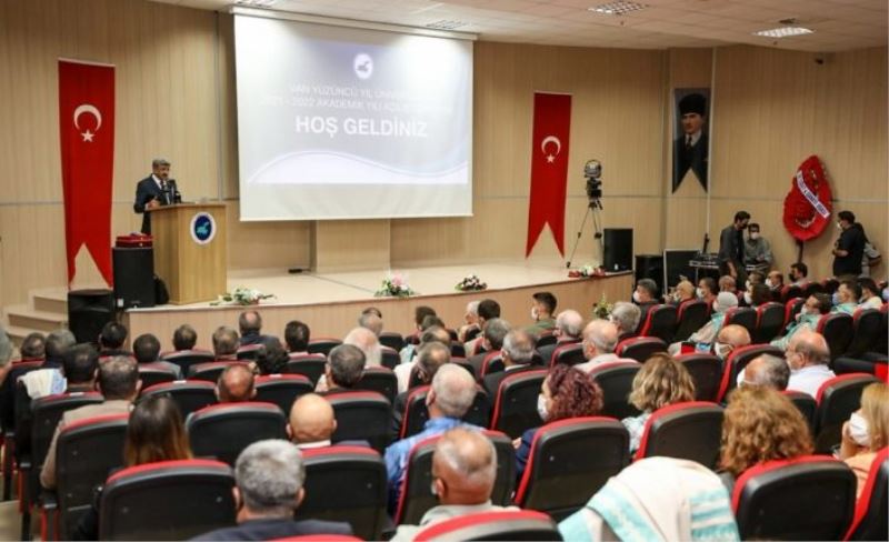 Van YYÜ’de akademik yılı açılışı yapıldı