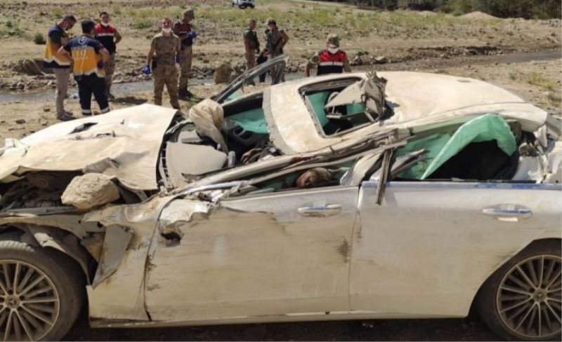 Van’da Irak plakalı otomobil kaza yaptı 2 ölü, 1 yaralı