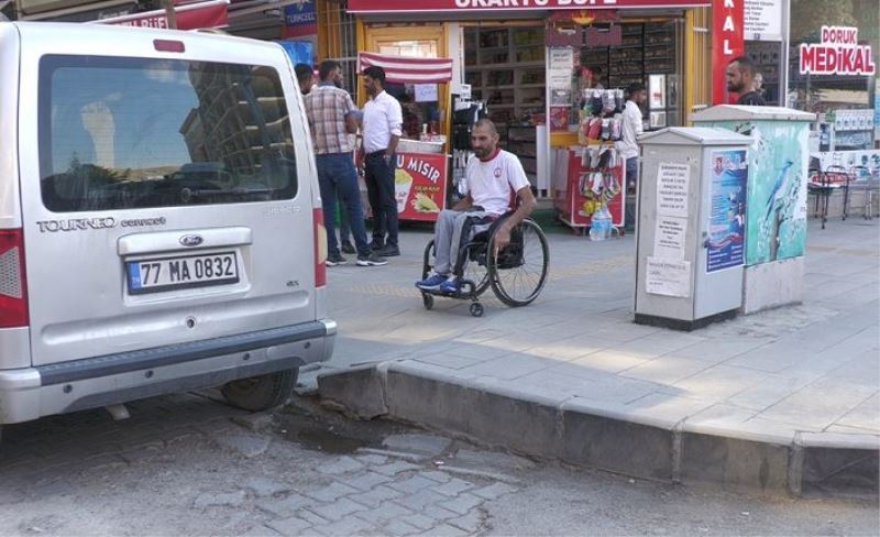 Van’ın İpekyolu ilçesindeki engelli rampaları sorun olmaya devam ediyor