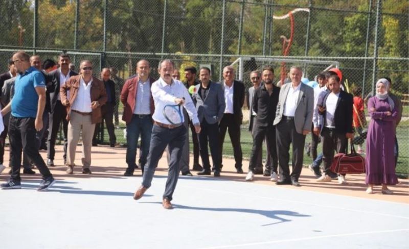 Gürpınar’da tenis kortu ve spor okulu açıldı