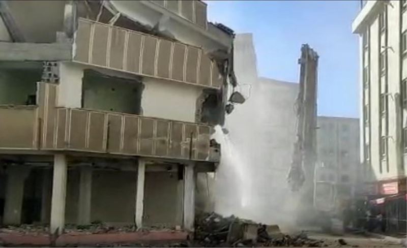 Van’da hasarlı binalar kentsel dönüşüm kapsamında yıkılıyor
