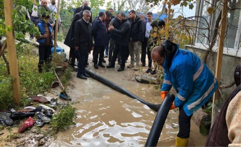 Van’daki su baskınlarına anında müdahale