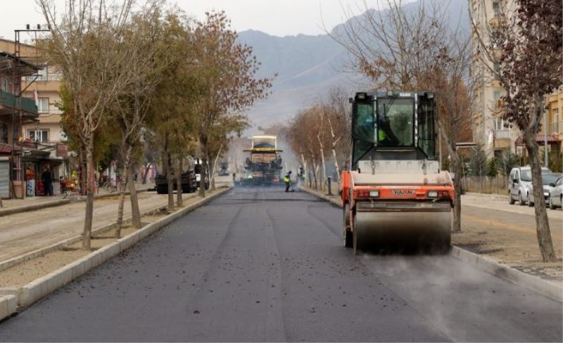 Büyükşehir, Erek Dağı Caddesi’ni asfaltlıyor