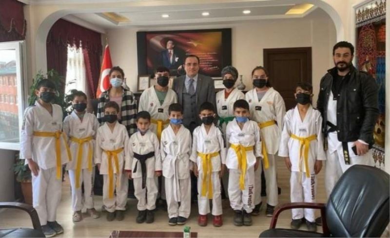Minik taekwondoculardan Kaymakam Türker’e ziyaret