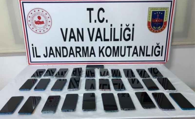 Van’da 31 adet kaçak cep telefonu ele geçirildi