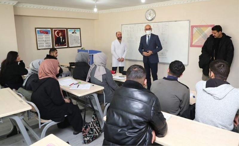 Başkan Vekili Aydın’dan Sürekli Eğitim Merkezi’ne ziyaret