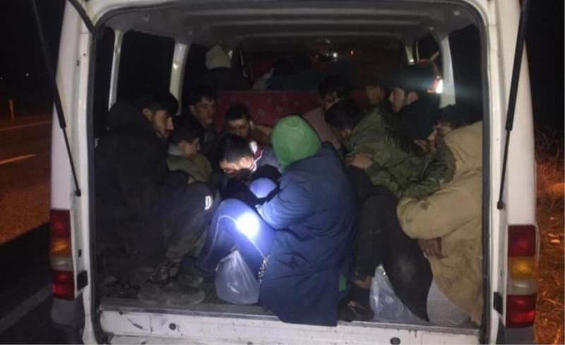 Muradiye'de 19 düzensiz göçmen yakalandı