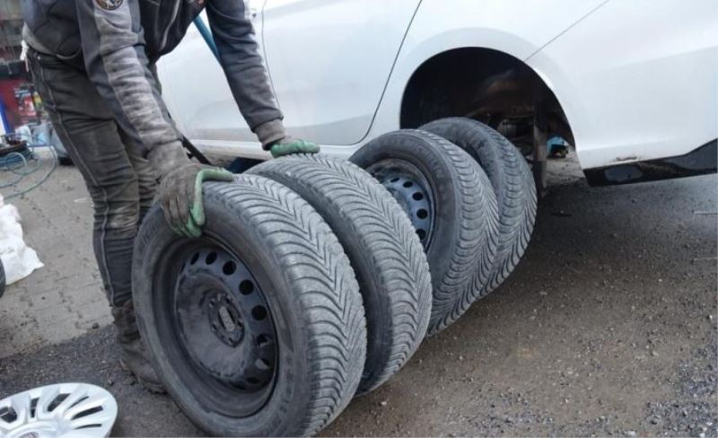 Van'da oto lastikçilerde 1 Aralık yoğunluğu