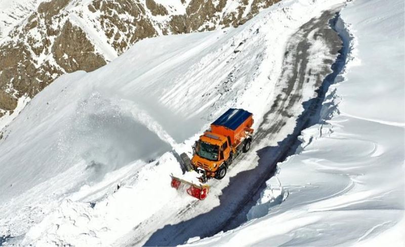 Bahçesaray yolu 36 gün sonra ulaşıma açıldı