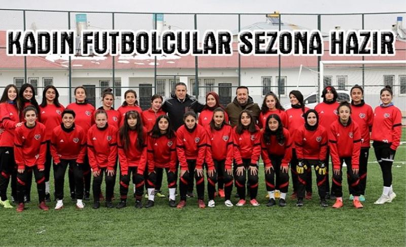 Kadın futbolcular hazırlıklarını sürdürüyor