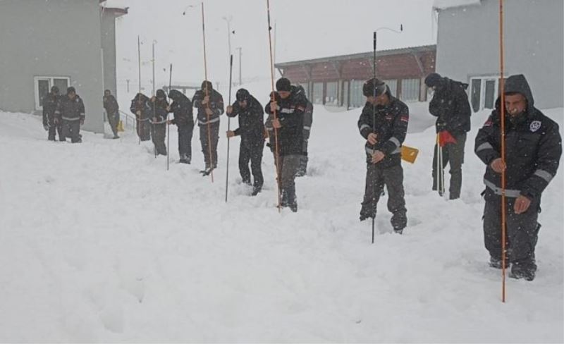 Rüzgar enerji santrali personeline çığ eğitimi