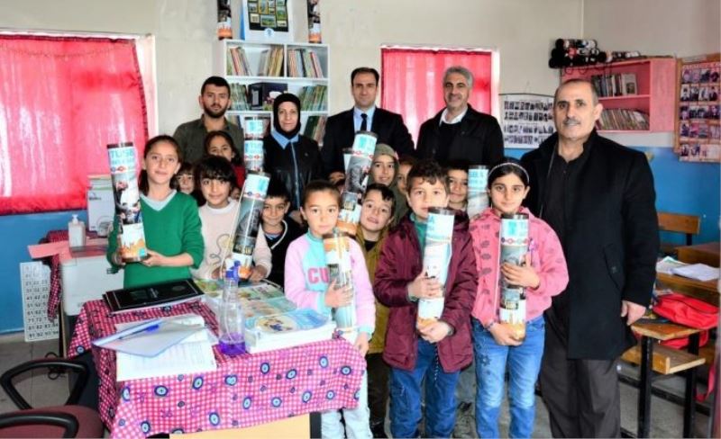 Tuşba Belediyesi'nden okullara kitaplık ve kitap desteği