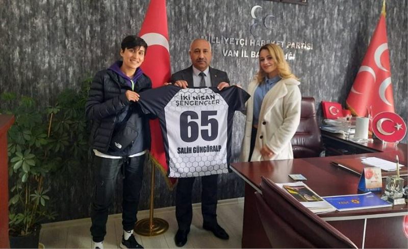 Kadın futbolculardan Güngöralp'a ziyaret