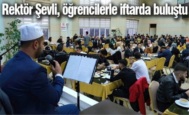 Rektör Şevli, öğrencilerle iftarda buluştu