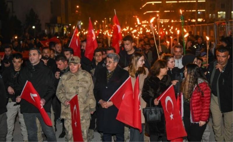 Van’da ‘fener alayı’ coşkusu