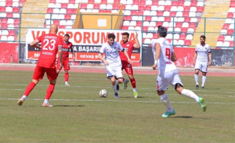 Vanspor play-off'a veda etti