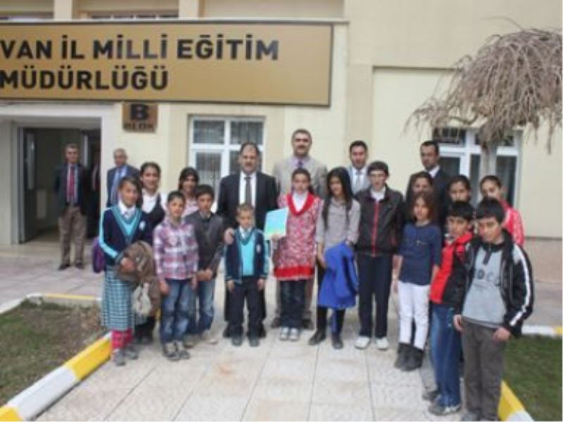 Başkaleli öğrencilerden İl Milli Eğitim Müdürü`ne ziyaret 