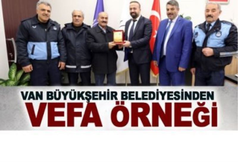 Emektar çalışan plaketle ödüllendirildi