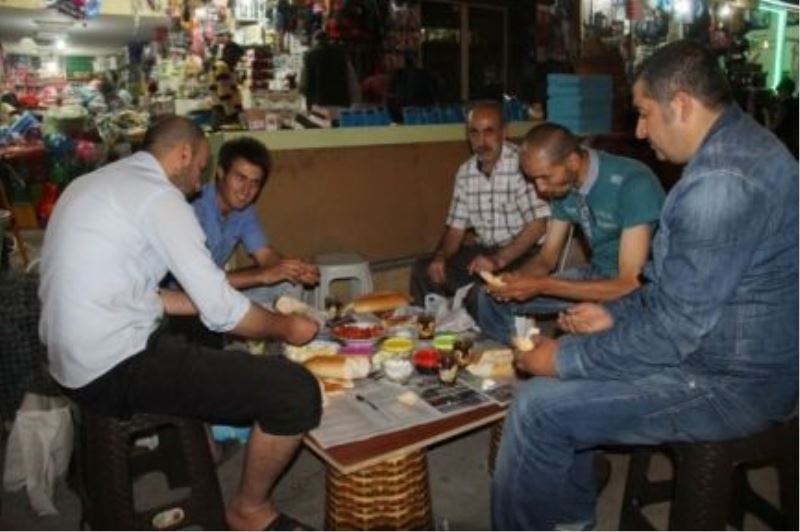  Esnaf son sahurunu tezgâhının başında yaptı VİDEO HABER