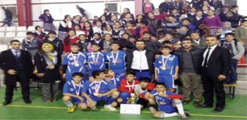Futsal müsabakalarında Sempaş Ortaokulu renk saçtı