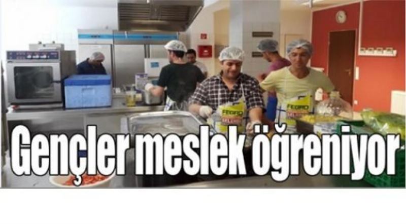 Gençler meslek öğreniyor