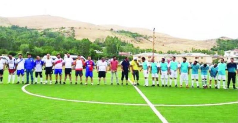 Gevaş protokolü ve basınspor arasında dostluk maçı…