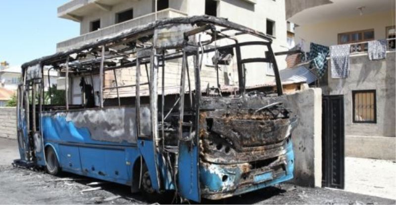 HDP’liler Van’da Okul Ve Bir Araç Ateşe Verdi