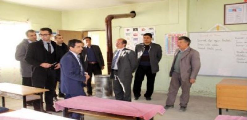 Kartal Belediye Meclis üyeleri tuvaletsiz okulu inceledi