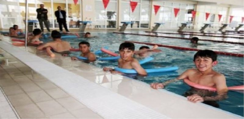 Kırsaldaki çocukların havuz keyfi…