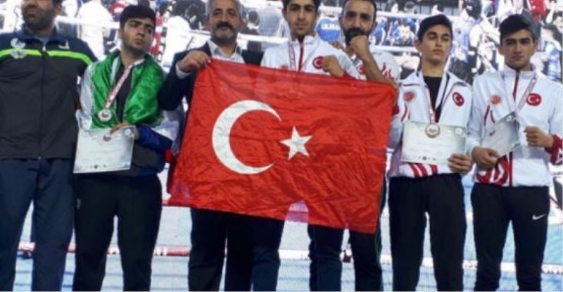 Muay Thai sporcuları madalyalarla döndü