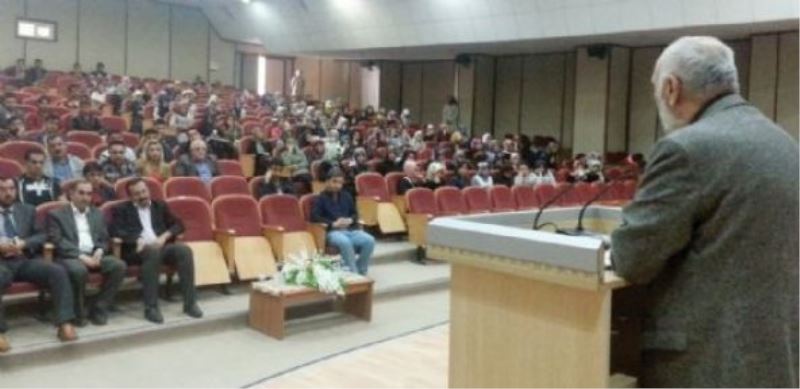 Müftü Arvas, gençlik konferansında konuştu