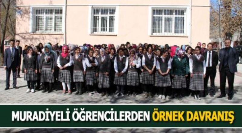 Muradiyeli Öğrenciler Harçlıklarını Suriyeli Sığınmaçılara Gönderdi