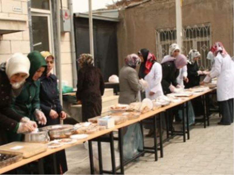 Öğrencilerden Kuran Kursu Yararına Kermes