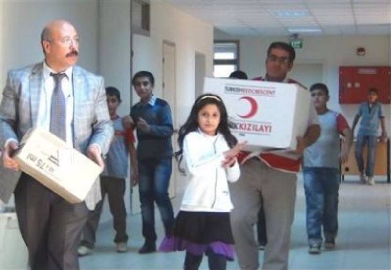 Türk Kızılay Erciş Şubesi Minik Öğrencileri Unutmadı