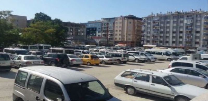 Ücretsiz otoparkta boş araç yeri yok