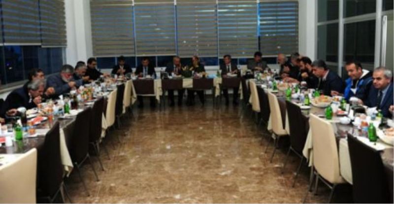 Üniversitedeki akademik ve idari personeller iftarda buluştu