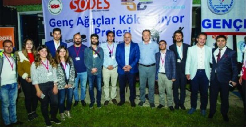 Vali Zorluoğlu, gençlerle iftarda bir araya geldi