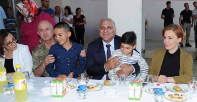 Vali Zorluoğlu, Sevgi Evleri’ndeki çocuklarla bayramlaştı